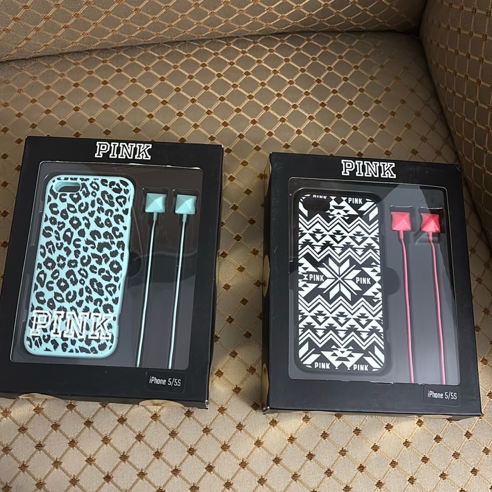 VICTORIAS SECRETS PINK IPHONE CASE and ear buds gift set FOR 5/5s